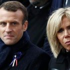 Angela Merkel junto a Emmanuel y Brigitte Macron, ayer domingo, durante la conmemoración del centenario del armisticio de la primera guerra mundial.
