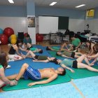 Alumnos de Fisioterapia, durante una de sus clases prácticas en el campus berciano. L. DE LA MATA