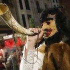 El desfile de ancestrales personajes de los antruejos amenizaron el martes de Carnaval las calles de León.