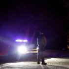 La Guardia Civil investiga el hallazgo esta noche de los cadáveres de tres hombres de nacionalidad colombiana que presentaban impactos de bala junto a un coche en Gola de Pujol, una zona cercana a El Saler, en Valencia. EFE/Kai Forsterling