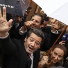 Lisbon (Portugal), 08/03/2024.- The president of the right-wing Party Chega Andre Ventura (C) takes part during a campaign Party, on the last day of the campaign for the legislative elections, in Lisbon, Portugal, 08 March 2024. More than 10.8 million Portuguese are expected to vote on 10 March 2024 to elect 230 deputies to the Portuguese Parliament. Eighteen political forces (15 parties and three coalitions) are running in these elections. (Elecciones, Lisboa) EFE/EPA/MIGUEL A. LOPES
