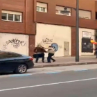 Imagen del momento de la agresión a Olegario Ramón.