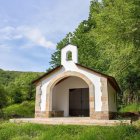 La resurrección de la ermita del poblado minero de San Pedro destruido en Igüeña.