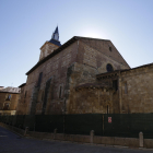 Ya han colocado la valla de obras y la próxima semana la igleisa del Mercado estará forrada de andamios.