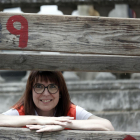 Ocho años como socorrista de la Cruz Roja durante las fiestas de Pamplona avalan la trayectoria de la voluntaria Elena Lacosta, una sanferminera que dedica las vacaciones de su trabajo al voluntariado y que considera “impagable” el cariño con el que les corresponde la ciudadanía. EFE/Jesús Diges