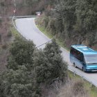 Autobús en una carretera de Friera
