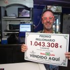 Jesús Díaz, dueño del bar Las Eras de Camponaraya, ha repartido premios de sorteos por más de 4 millones de euros en 12 años, el último este pasado martes de 1 millón en una Bonoloto.