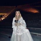 POMPEYA (ITALIA), 17/08/2024.- La cantante Madonna (en la imagen) se regaló en el día de su 66 cumpleaños una visita nocturna con un grupo de unas 30 personas a Pompeya (sur de Italia), la ciudad destruida por la erupción del Vesubio en el 79 d.C. y donó 250.000 euros al proyecto teatral para jóvenes promovido en esta área arqueológica. EFE/ Ricardo Gomes/Parque Arqueológico de Pompeya / ***SOLO USO EDITORIAL/SOLO DISPONIBLE PARA ILUSTRAR LA NOTICIA QUE ACOMPAÑA (CRÉDITO OBLIGATORIO)***