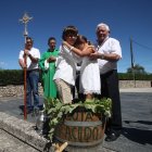 Dafne e Iker fue los encargados de pisar las uvas este año.