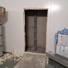 Acceso que han realizado los Bomberos para rescatar al trabajador herido.