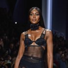 Naomi Campbell durante un desfile.