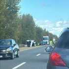 Camión volcado junto a la N-120 a la altura de Hospital de Órbigo.