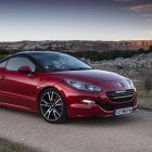 El inspirador carisma del RCZ lo tradujo Peugeot en cantidad de prototipos, ‘concept-car’ y ediciones especiales; incluso con el RCZ Hybrid 4 Concept, la marca ensayaría sus ‘pinitos’ en la hibridación de motores térmicos.