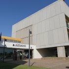 Fachada de los juzgados de La Bañeza.