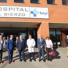 El consejero de Sanidad, a su llegada al Hospital El Bierzo.