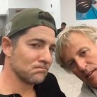 David Bisbal y Jesús Calleja, en el aeropuerto.