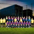 Jesús Rodicio en la foto oficial del Barça sub-14 junto a Laporta. El preparador físico de San Justo de la Vega aparece el segundo por la derecha.
