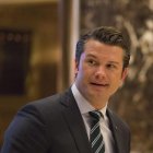 Fotografía de archivo del 15 de diciembre de 2016 de Pete Hegseth a su llegada a la Trump Tower para reunirse con el entonces presidente electo de Estados Unidos, Donald Trump, en Nueva York (Estados Unidos). EFE/ Albin Lohr-jones