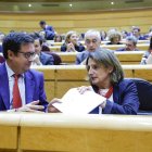 La vicepresidenta tercera del Gobierno, Teresa Ribera (d), junto al ministro para la Transformación Digital y de la Función Pública, Óscar López (i), comparece este miércoles, en el Senado para ofrecer sus explicaciones sobre la gestión de las inundaciones producidas por la dana del 29 de octubre. EFE/ Zipi Aragón