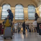 Pasajeros esperan este miércoles en la estación Gran Central de Nueva York.