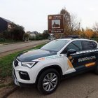 Una patrulla de la Guardia Civil a la entrada de Bembibre.