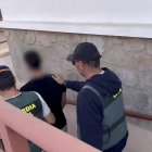 El Equipo de Homicidios de la Unidad Orgánica de Policía Judicial de la Guardia Civil de Almería ha detenido a dos jóvenes, uno menor, por causar la muerte de forma violenta de un hombre a finales de noviembre con el fin de robarle el móvil y la cartera en Níjar (Almería). EFE/ Guardia Civil SOLO USO EDITORIAL/SOLO DISPONIBLE PARA ILUSTRAR LA NOTICIA QUE ACOMPAÑA (CRÉDITO OBLIGATORIO)