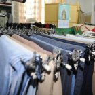 Pantalones de segunda mano.