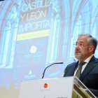 El presidente de las Cortes, Carlos Pollán