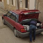La foto de Google Maps que ha sido clave para resolver el asesinato. Se ve al hombre cargando el cuerpo en el maletero