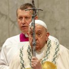 El papa Francisco preside el oficio de Solemnidad de Santa María, Madre de Dios - Misa Solemne, con motivo del 58º Día Mundial de la Paz, en la Basílica de San Pedro en la Ciudad del Vaticano, 01 de enero de 2025.
EFE/EPA/GIUSEPPE LAMI