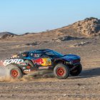 El piloto español Carlos Sainz y su copiloto Lucas Cruz conducen su Ford M-Spor durante el Rally Dakar 2025, en Bisha, Arabia Saudita, en una foto de archivo.-EFE/ Gerard Laurenssen