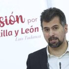 El secretario general del PSOE en Castilla y León, Luis Tudanca, durante su comparecencia para informar de su decisión de no concurrir como candidato al proceso de elecciones primarias en esta comunidad autónoma.