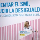 MADRID, 15/01/2025.- La vicepresidenta segunda del Gobierno y ministra de Trabajo y Economía Social, Yolanda Díaz, interviene en el acto en el que recibe el III Informe de la Comisión Asesora para el SMI, este mieércoles en la sede del Ministerio. EFE/ Rodrigo Jimenez