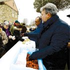 La Bañeza festeja San Antón con pan y chorizo.