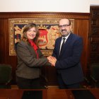 La rectora Nuria González, con el alcalde de Ponferrada, Marco Morala.