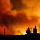 Imagen reciente de los incendios en Santa Clarita (California), en EEUU. EFE/EPA/TED SOQUI