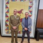 El Subdelegado de Defensa con el alcalde de la ciudad.