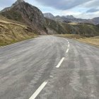 Entrada al puerto leonés de Pinos desde Asturias. Carretera ejecutada por Asturias en territorio leonés, sin ningún tipo de autorización.