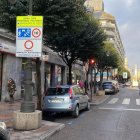 Acceso desde Gran Vía de San Marcos a la calle San Agustín, con indicaciones que no resultan demasiado explícitas.