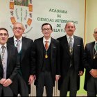 Vicente Rammiro Gaudioso, segundo por la derecha, con otros miembros en un acto de la Academia de Ciencias Veterinaria.