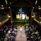 Una modelo exhibe una creación de la colección 'Henko' de la diseñadora leonesa María Lafuente durante un desfile celebrado este miércoles en el Teatro Magno en el marco de la Madrid Fashion Week. EFE/ Borja Sánchez-Trillo