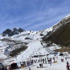 La estación ha abierto este fin de semana cuatro pistas para la práctica del esquí.