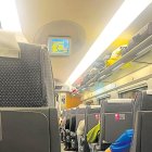 Interior de uno de los trenes parados.