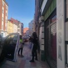 Un momento de la operación policial en la avenida de Nocedo.