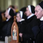 Monjas asistentes a una oración del Rosario en la Plaza de San Pedro por la salud del Papa Francisco, Ciudad del Vaticano, 02 de marzo de 2025. 
                      EFE/EPA/Riccardo Antimiani
