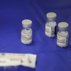 Imagen de archivo de varias dosis de vacunas contra la covid-19 de Pfizer-BioNTech. EFE/EPA/CAROLINE BREHMAN