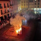 La quema de La Piñata pone fin al Carnaval de Astorga.