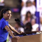 La actriz estadounidense se ha implicado en temas políticos, como su participación en la Convención Nacional Demócrata (DNC) en el United Center en Chicago, Illinois, EE. UU., el 22 de agosto de 2024.