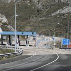 artel de telepeaje y peaje de la autopista del Huerna en el acceso desde Villablino.