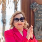 La actriz Carmen Machi descubre un monolito con sus huellas este sábado durante el 28º Festival de Málaga. EFE/Daniel Pérez